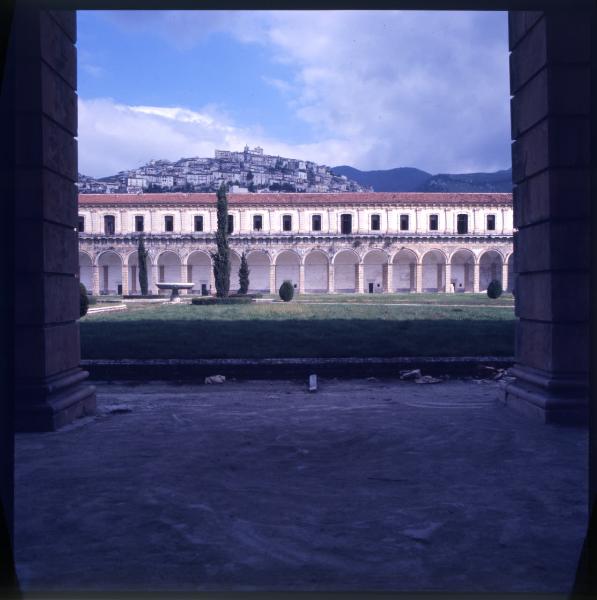 Campania - Padula - Certosa di San Lorenzo - chiostro grande