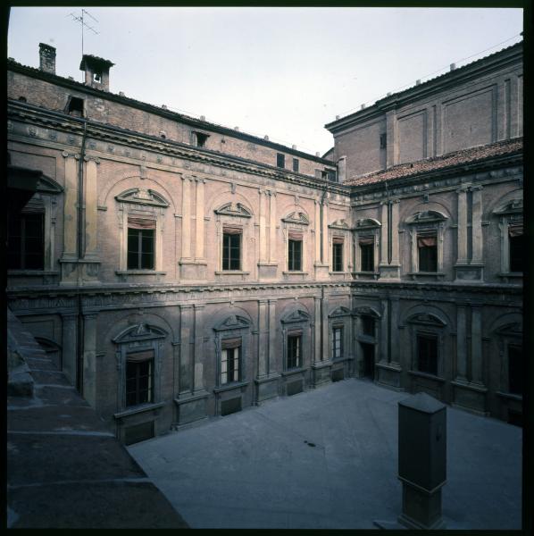 Emilia Romagna - Bologna - Palazzo Poggi - cortile dell'Ercole