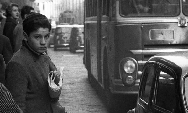 Milano - Corso Vittorio Emanuele - Ragazzo - Traffico urbano