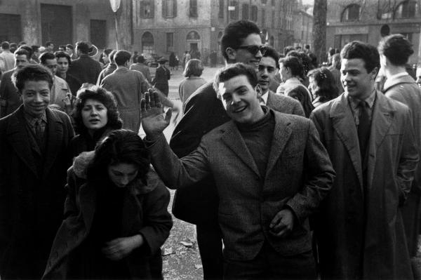 Milano - Porta Volta - Gruppo di giovani