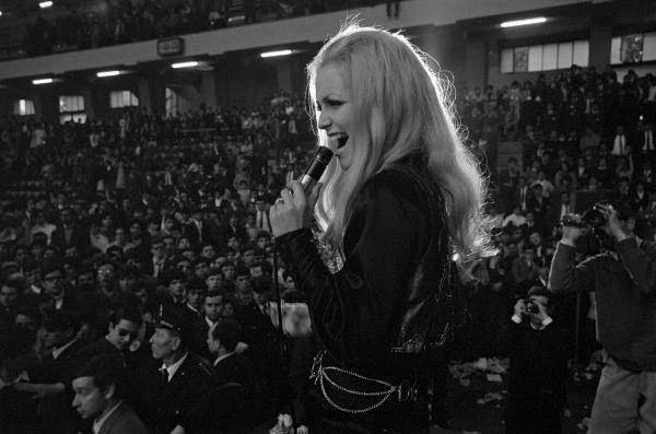 Milano - Palalido, interno - Patty Pravo - Giovani