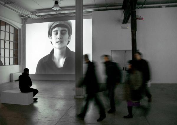 Milano - Fabbrica del Vapore - Video-installazione - Visitatori - Interno