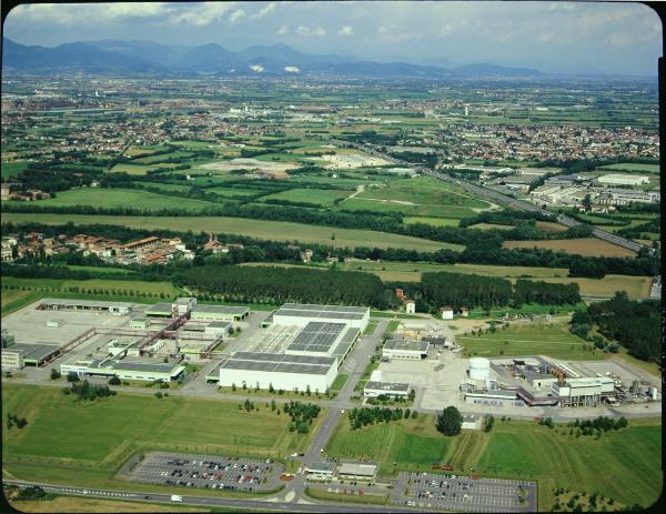 Filago. Stabilimento Bayer. Esterno. Veduta aerea.