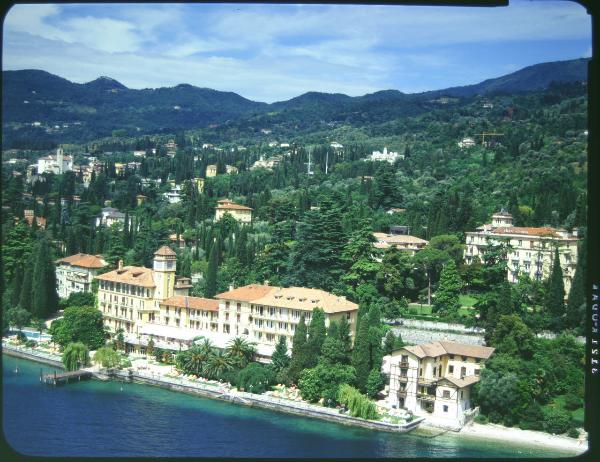 Gardone Riviera. Grand Hotel Fasano e Villa Principe. Veduta aerea.