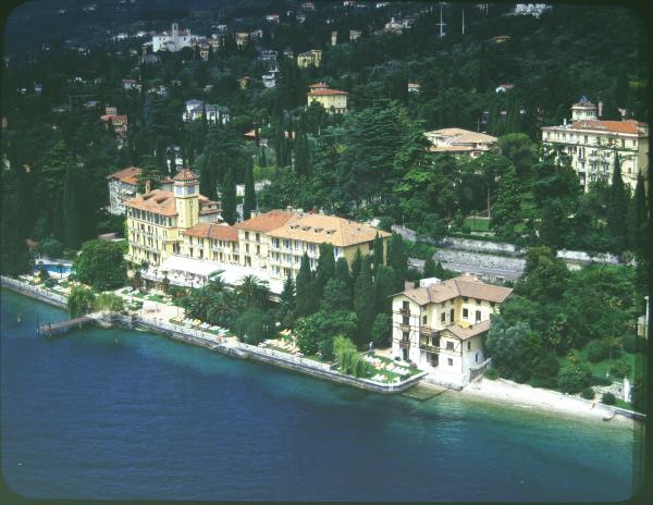 Gardone Riviera. Grand Hotel Fasano e Villa Principe. Veduta aerea.