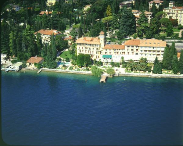 Gardone Riviera. Grand Hotel Fasano e Villa Principe. Veduta aerea.