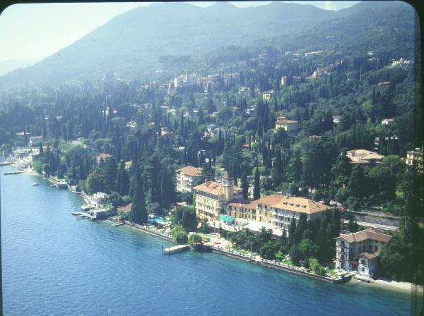 Gardone Riviera. Grand Hotel Fasano e Villa Principe. Veduta aerea.