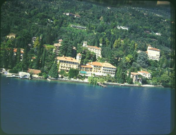 Gardone Riviera. Grand Hotel Fasano e Villa Principe. Veduta aerea.