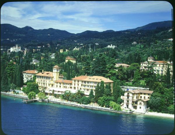 Gardone Riviera. Grand Hotel Fasano e Villa Principe. Veduta aerea.