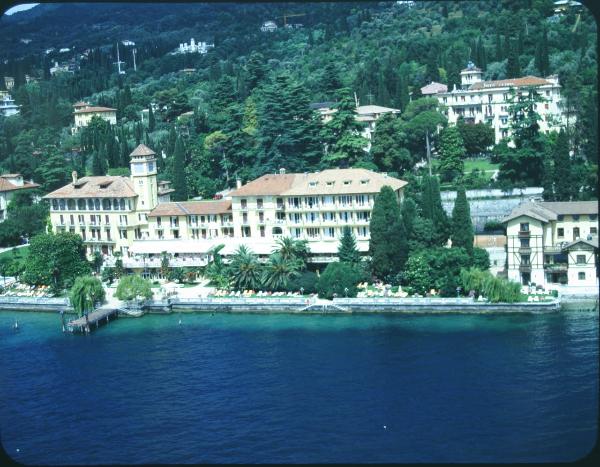 Gardone Riviera. Grand Hotel Fasano e Villa Principe. Veduta aerea.