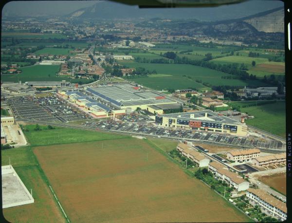 Molinetto di Mazzano. Centro Commerciale SMA - Città mercato. Veduta aerea.