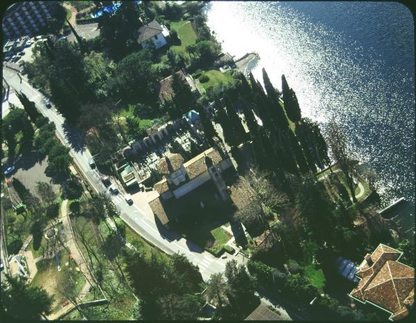 Campione d'Italia. Santuario Santa Maria (conosciuto anche come Santuario della Madonna dei Ghirli). Cipressi. Lago. Veduta aerea.