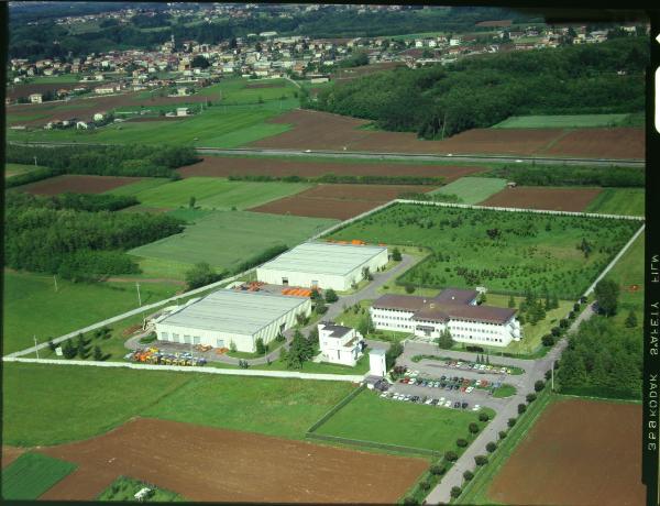 Provincia di Como. Campagna. Hinterland. Capannoni. Veduta aerea.