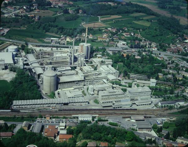 Cassago. Impianto industriale. Cementeria. Veduta aerea.