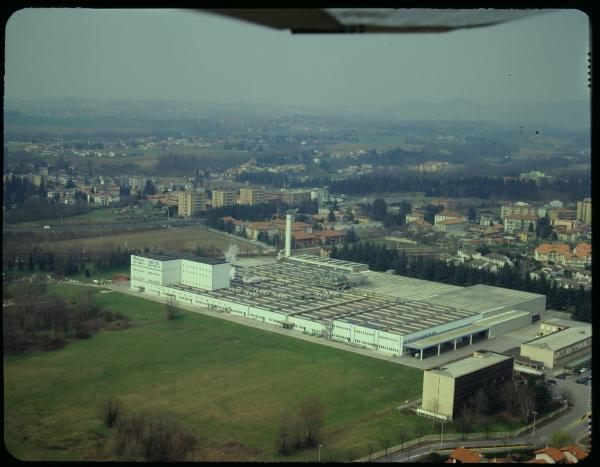 Carnate. Stabilimento Mellin. Veduta aerea.