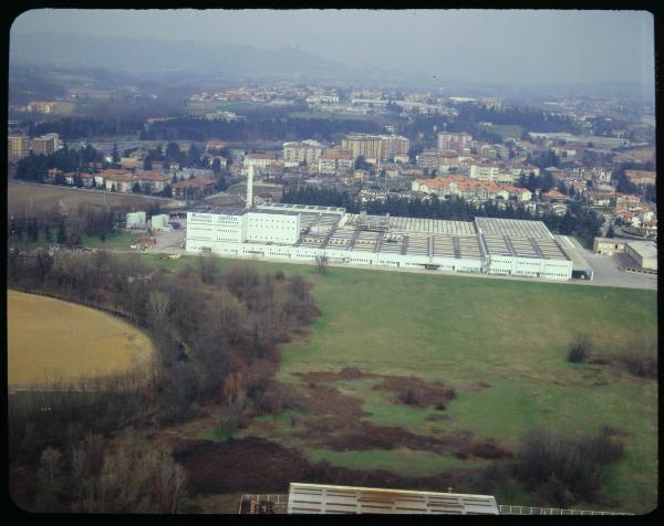 Carnate. Stabilimento Mellin. Veduta aerea.