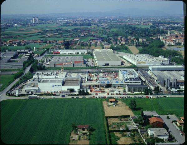 Caponago. Stabilimento Zeneca S.p.A. Veduta aerea.