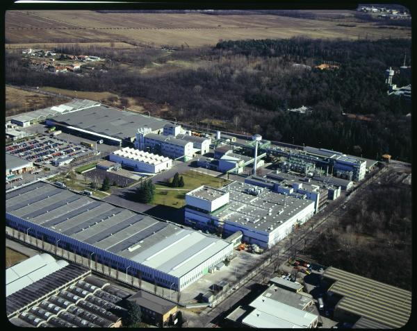 Garbagnate. Stabilimento Bayer. Veduta aerea.