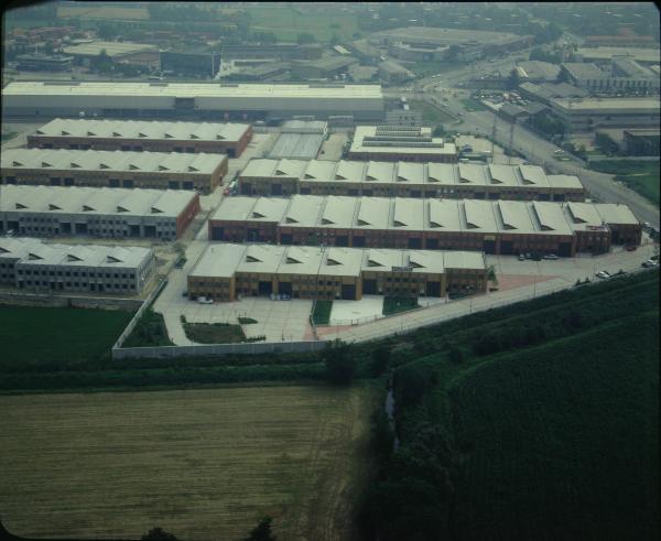 Milano. Periferia. Capannoni. Veduta aerea.