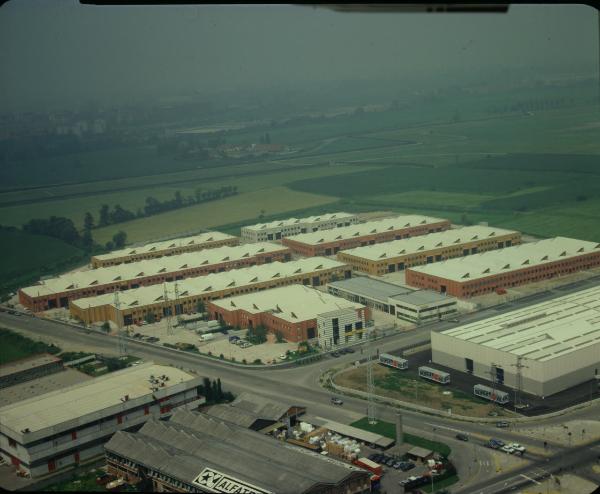 Milano. Periferia. Capannoni. Veduta aerea.