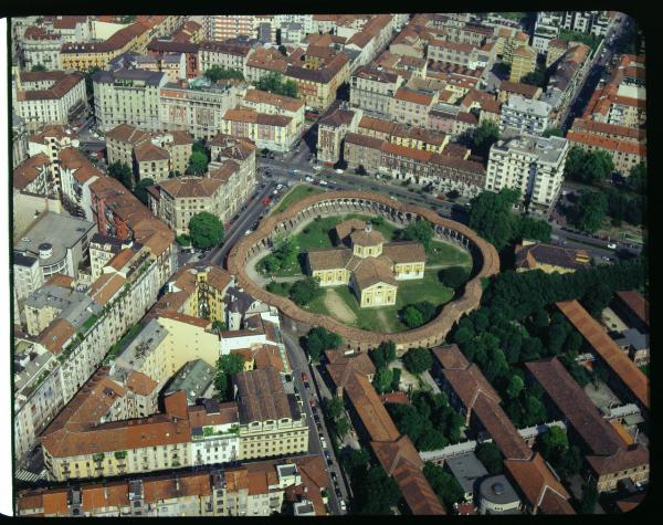 Milano. Rotonda della Besana. Veduta aerea.