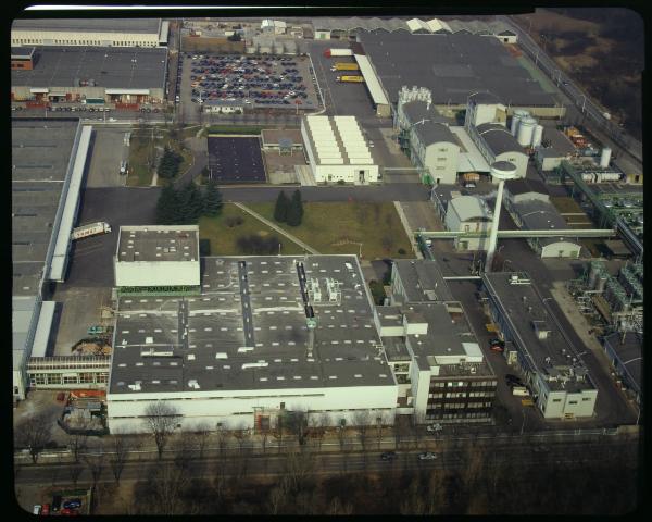 Garbagnate. Stabilimento Bayer. Veduta aerea.