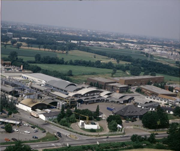 Ospiate di Bollate. Stabilimenti Rhone Poulenc Geronazzo. Veduta aerea.