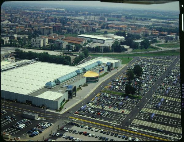 Villasanta. Centro Commerciale "Il Gigante". Veduta aerea.