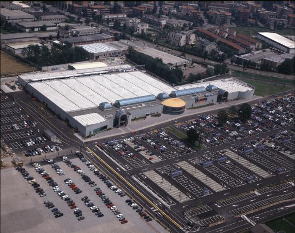 Villasanta. Centro Commerciale "Il Gigante". Veduta aerea.