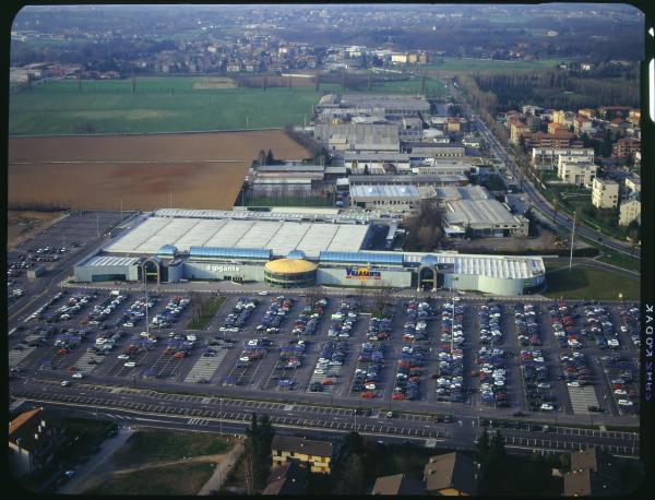 Villasanta. Centro Commerciale "Il Gigante". Veduta aerea.