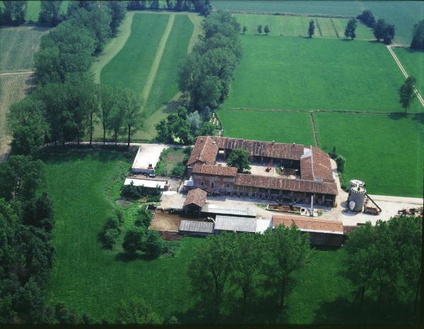 Campagna lombarda. Cascine.Veduta aerea