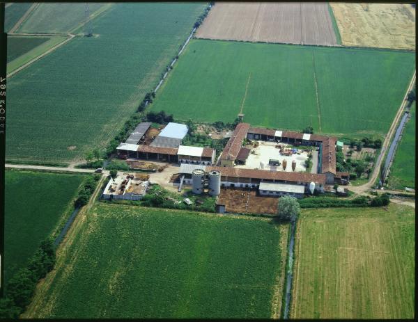 Campagna lombarda. Cascine.Veduta aerea