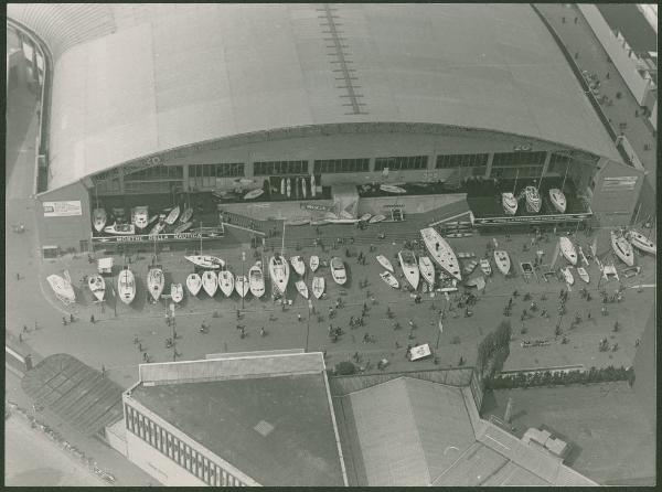 Milano. Fiera di Milano. Viale dell'Industria. Padiglione 20. Mostra della nautica. Barche. Veduta aerea.