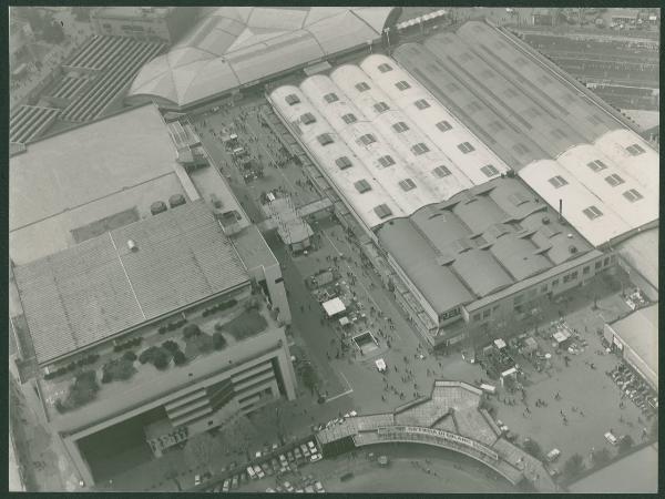 Milano. Fiera di Milano. Porta Carlo Magno. Padiglione 7 della Meccanica. Studi Rai. Veduta aerea.