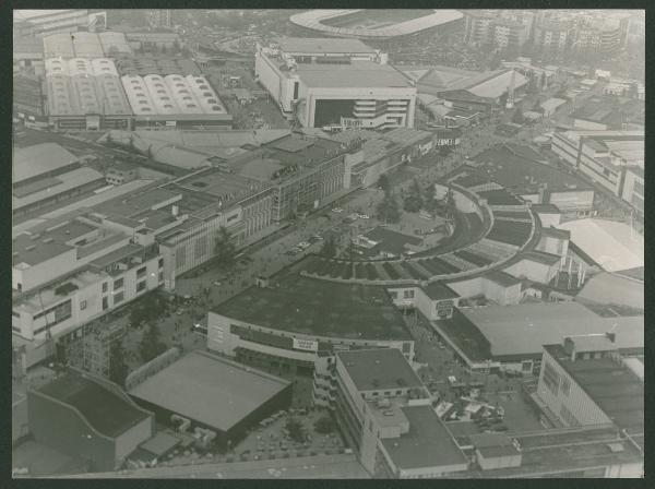 Milano. Fiera di Milano. Viale dell'Industria. Palazzo delle Nazioni. Emiciclo. Veduta aerea.