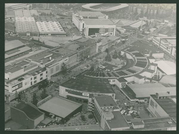 Milano. Fiera di Milano. Viale dell'Industria. Palazzo delle Nazioni. Emiciclo. Veduta aerea.