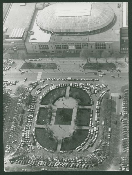 Milano. Fiera di Milano. Piazza VI febbraio. Padiglione 31. Veduta aerea.