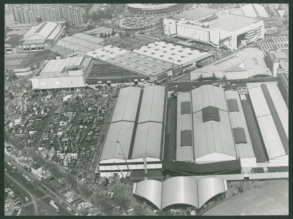 Milano. Fiera di Milano. Quartiere fieristico attorno al Padiglione 17.