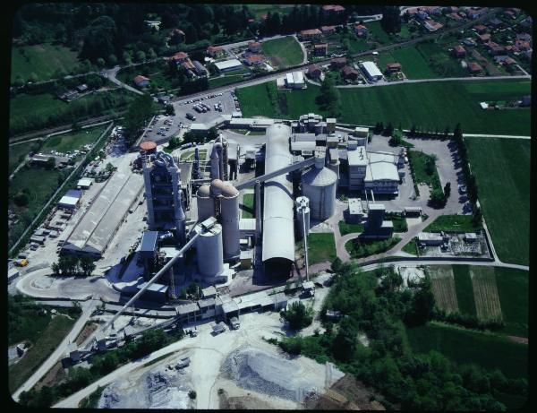 Caravate. Industrie Cementi Felice Rusconi S.p.A. Veduta aerea.