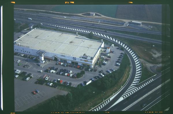 Gallarate. Centro commerciale Laghi.Veduta aerea.