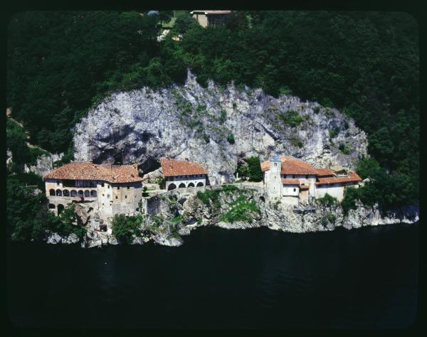 Leggiuno. Santuario di Santa Caterina del Sasso. Lago. Veduta aerea.