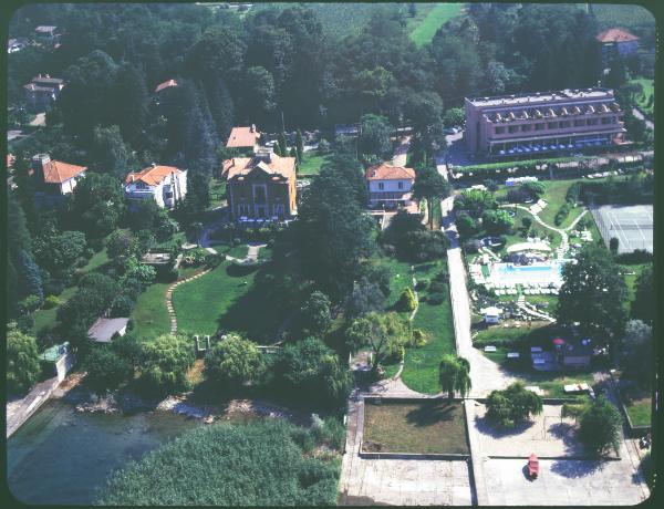 Ranco. Hotel Conca Azzurra. Veduta aerea.