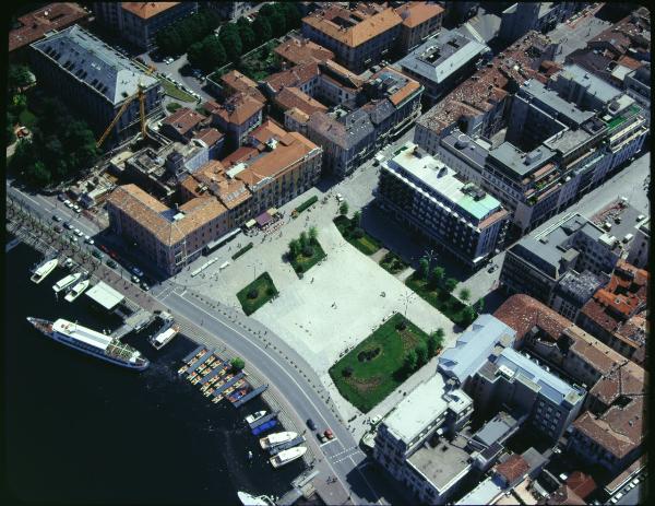 Como. Piazza Cavour. Porto. Lago. Veduta aerea.