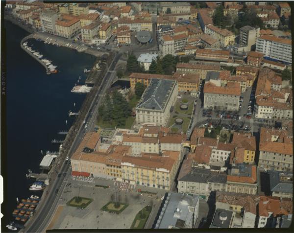 Como. Piazza Cavour. Porto. Lago. Veduta aerea.