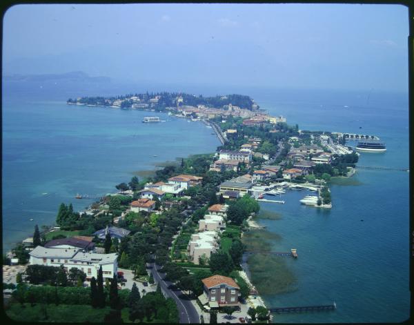 Sirmione. Penisola. Veduta aerea.