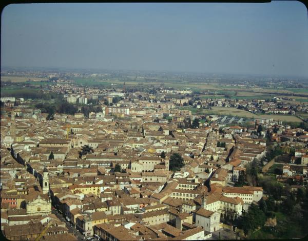 Crema. Panorama. Centro storico. Veduta aerea.