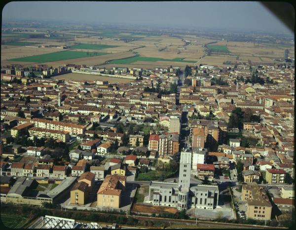 Soresina. Centro storico. Veduta panoramica. Torre civica. Veduta aerea.