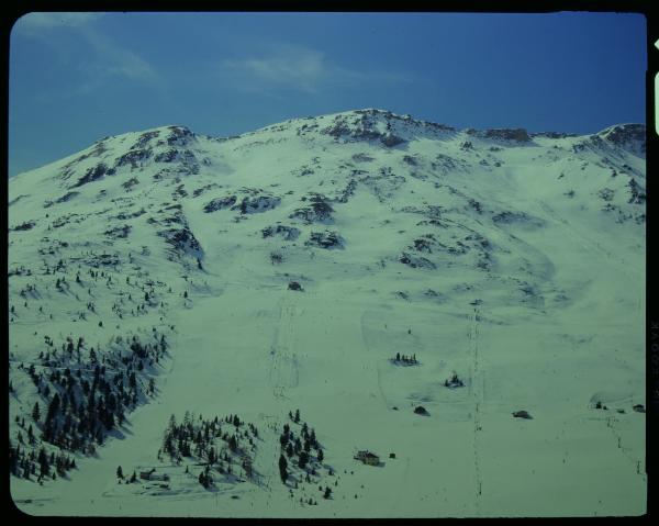 Santa Caterina Valfurva. Cresta Corbetta. Neve. Comprensorio sciistico.Impianti di risalita. Veduta aerea.