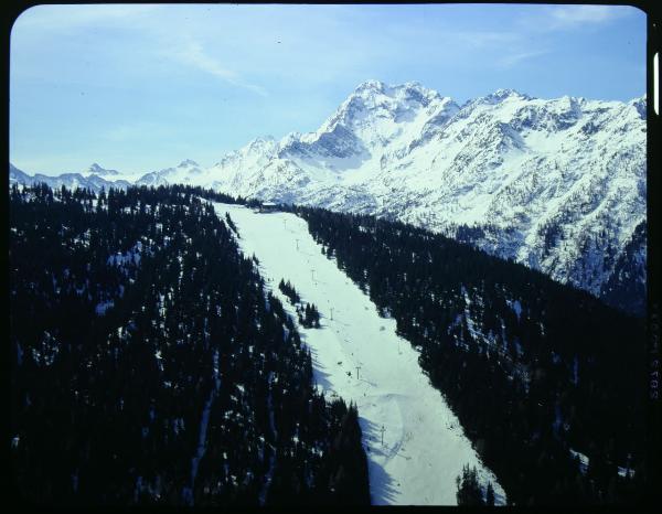 Aprica. Monte Palabione (?). Neve. Impianti di risalita. Comprensorio sciistico. Veduta.