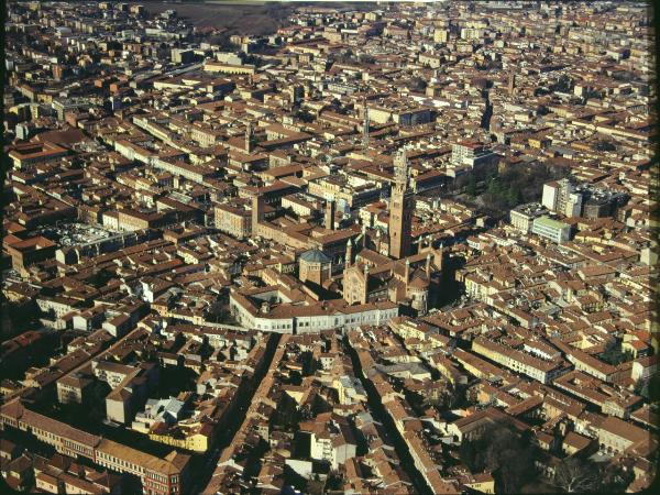 Cremona. Centro storico. Veduta panoramica. Veduta aerea.